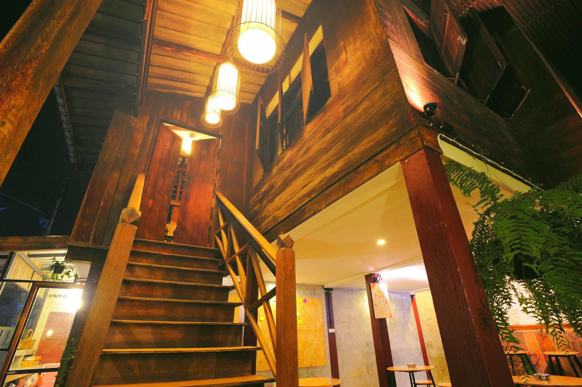Manon Hostel Chiang Mai Bagian luar foto