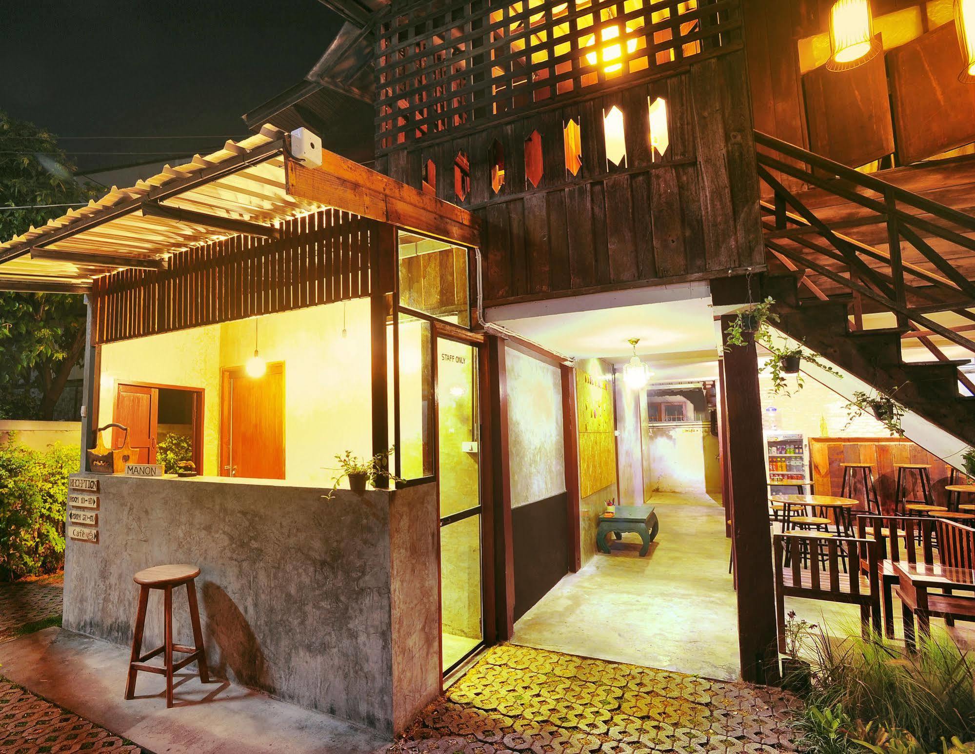 Manon Hostel Chiang Mai Bagian luar foto