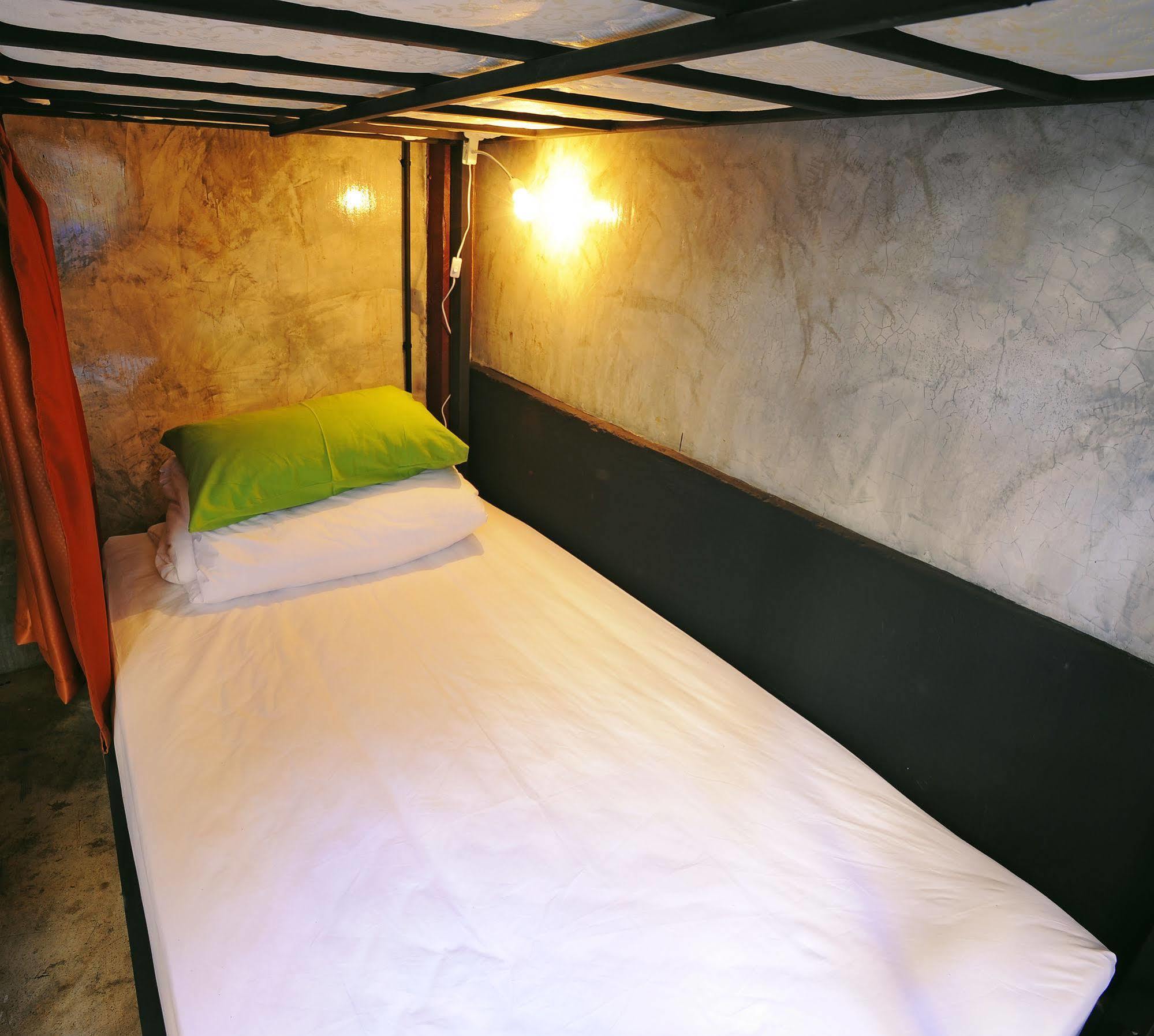 Manon Hostel Chiang Mai Bagian luar foto