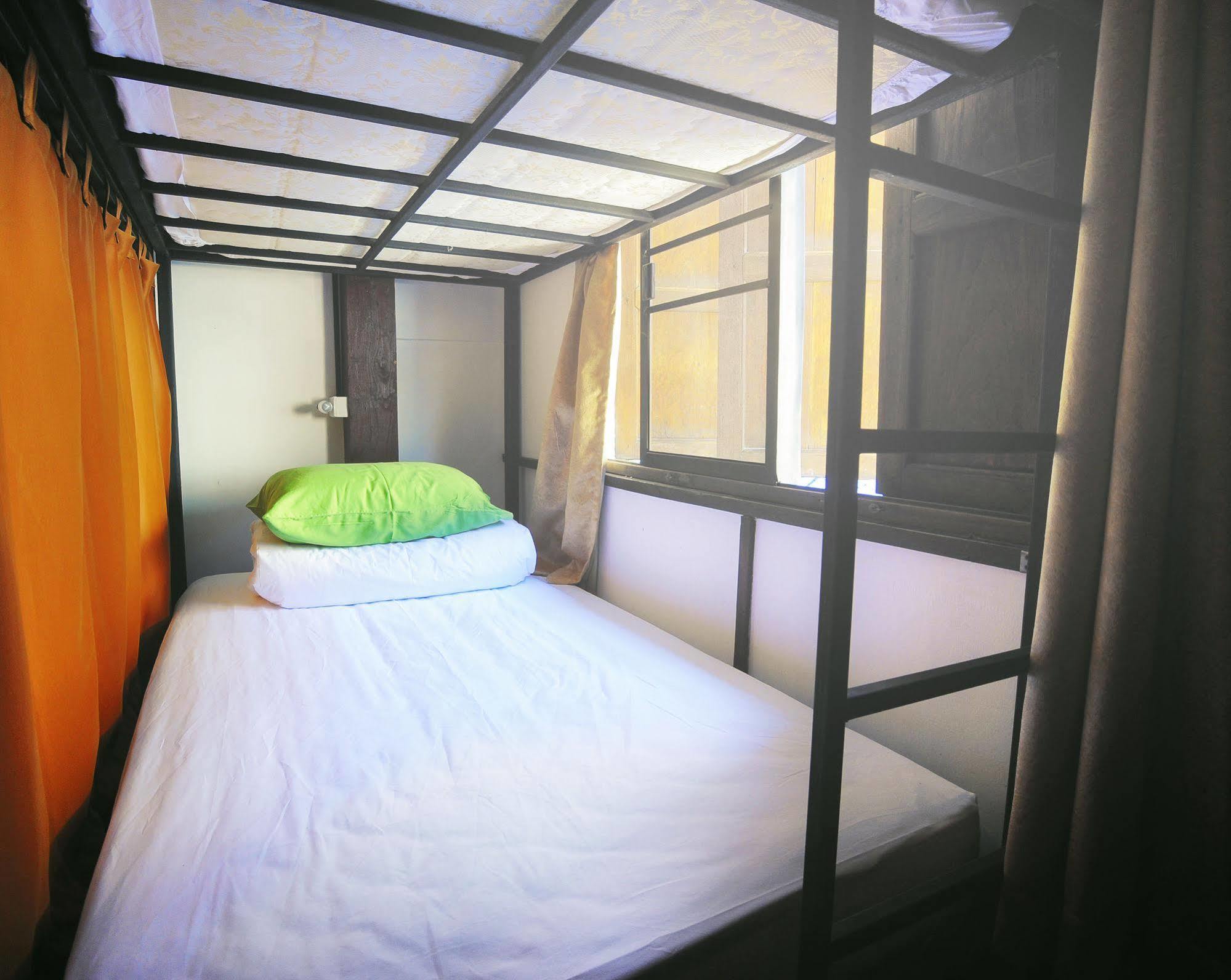 Manon Hostel Chiang Mai Bagian luar foto