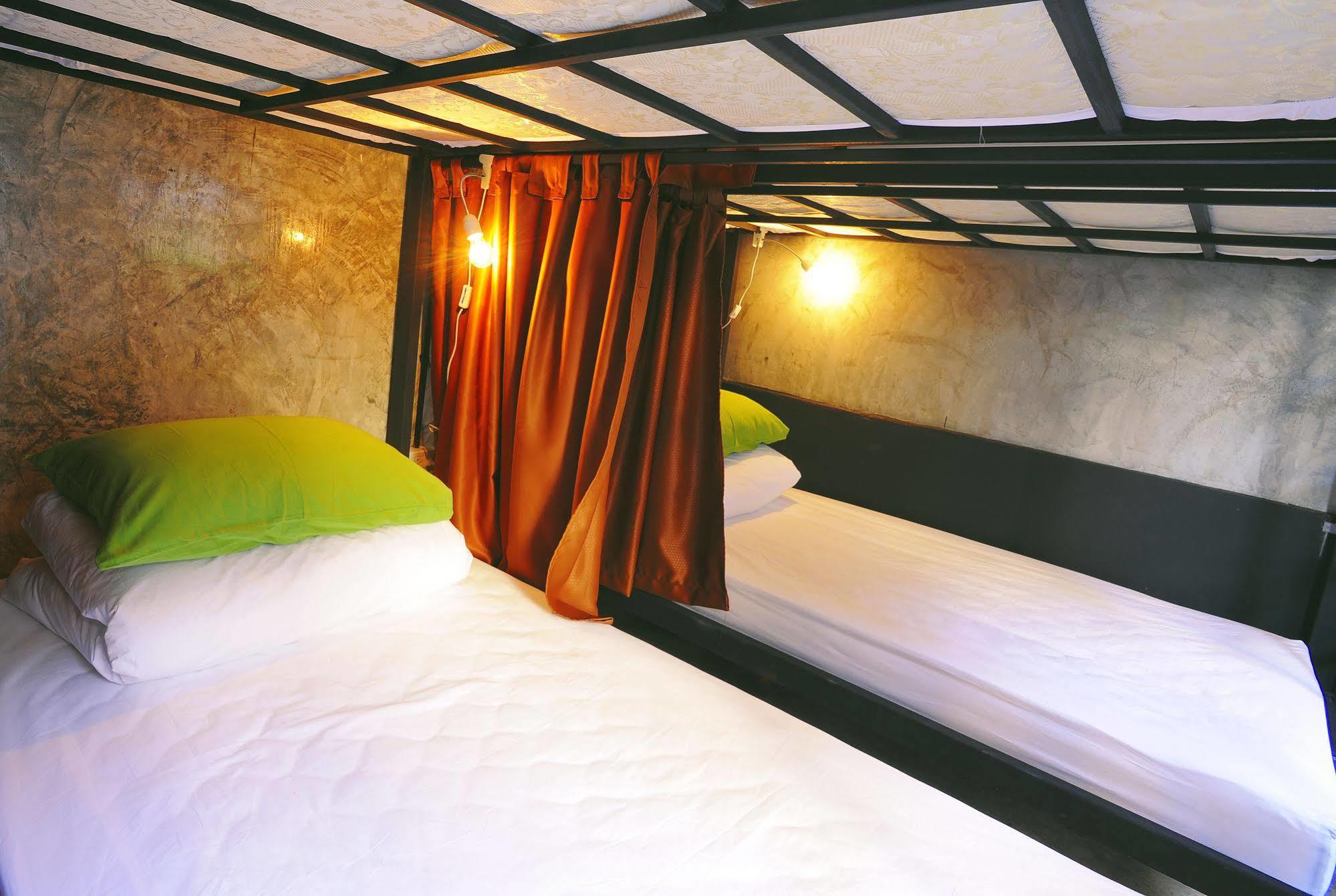 Manon Hostel Chiang Mai Bagian luar foto