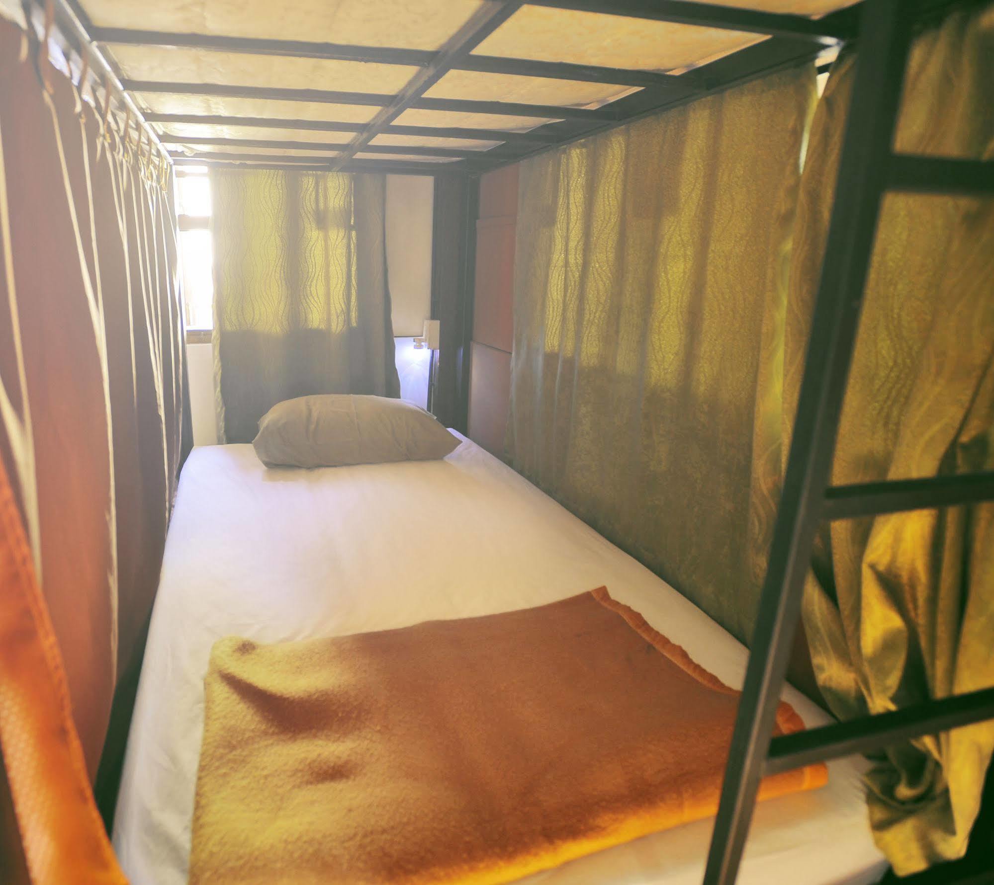 Manon Hostel Chiang Mai Bagian luar foto