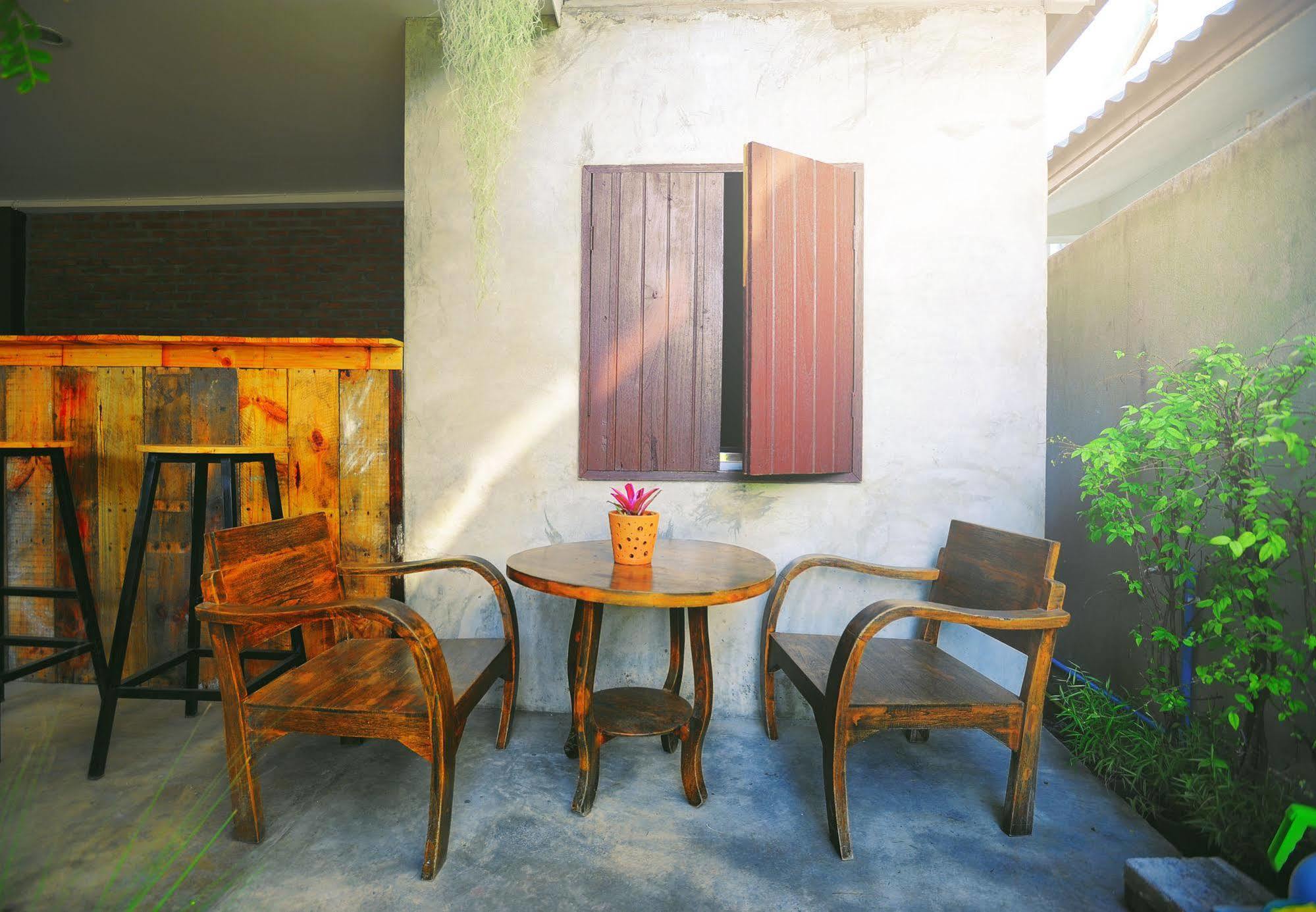 Manon Hostel Chiang Mai Bagian luar foto