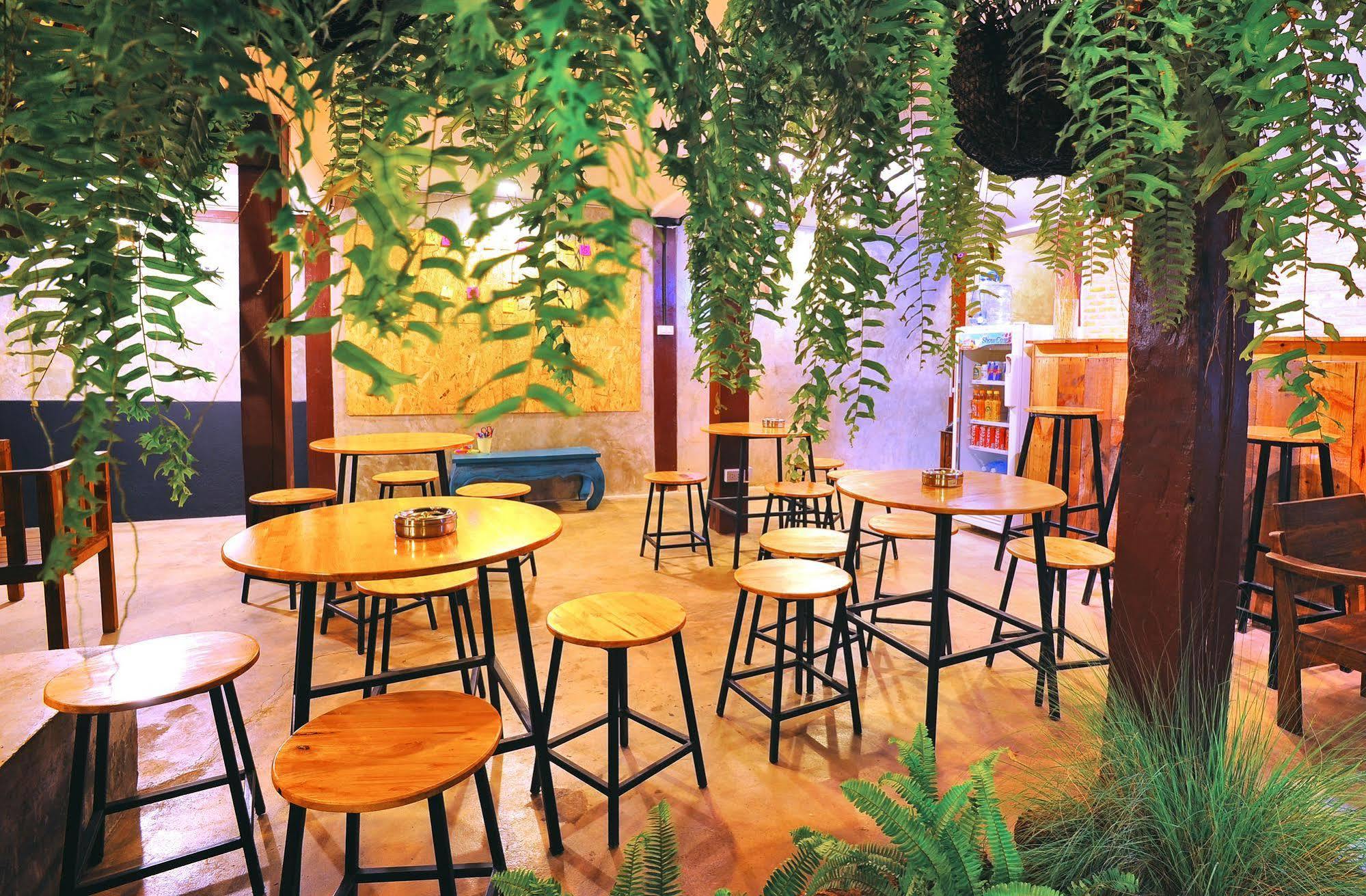 Manon Hostel Chiang Mai Bagian luar foto