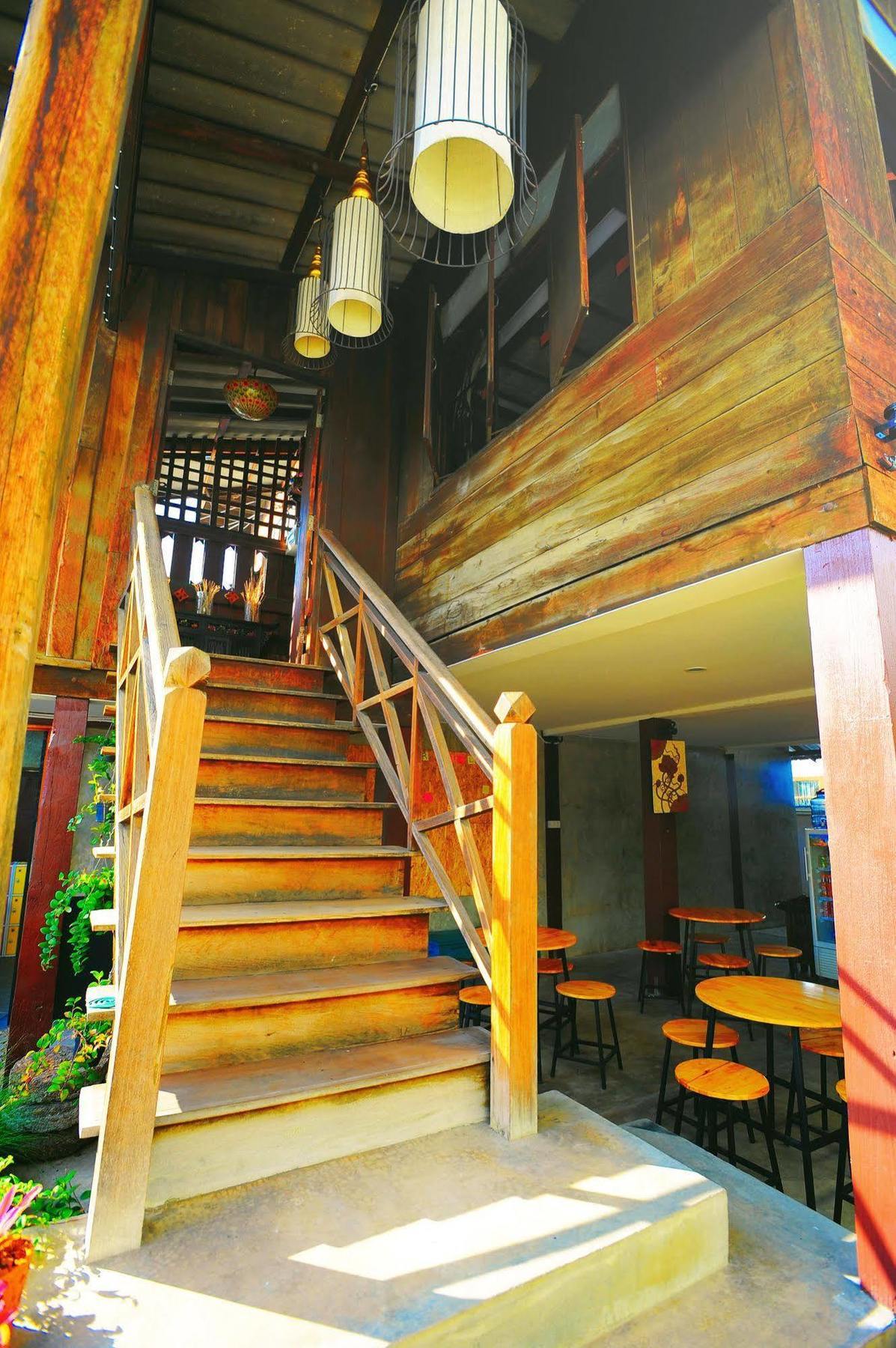 Manon Hostel Chiang Mai Bagian luar foto