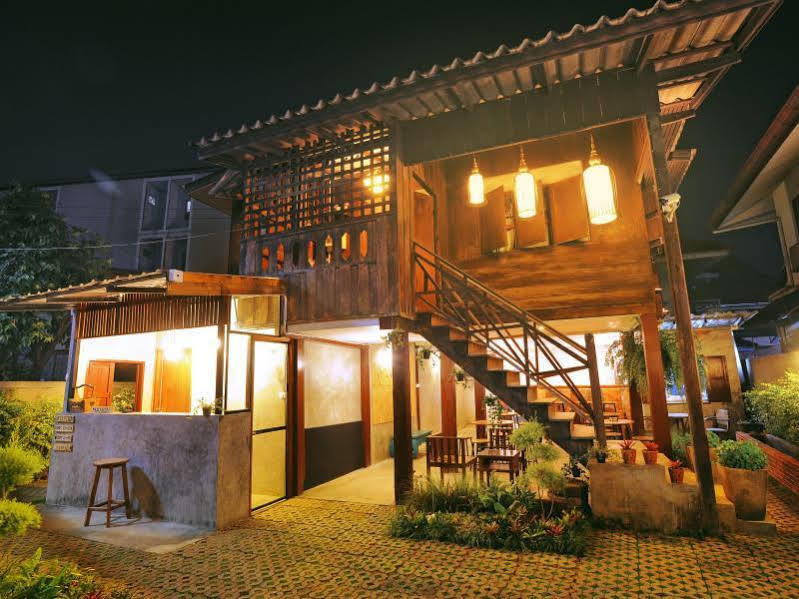 Manon Hostel Chiang Mai Bagian luar foto